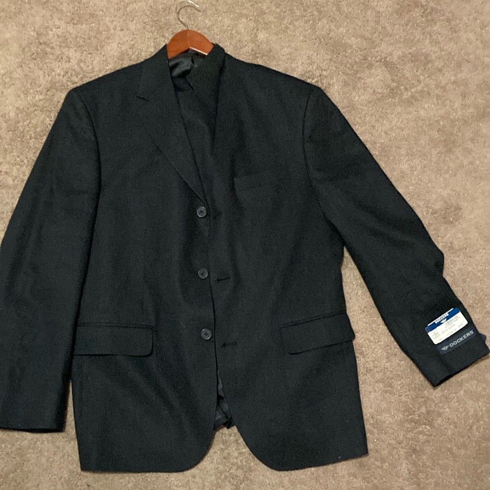 Dockers suit